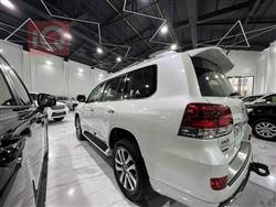 تۆیۆتا لاند کروزەر